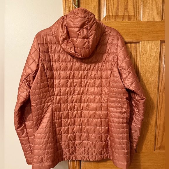 NWT Patagonia women’s Nano puff hoody jacket, XL, Burl Red color - Picture 4 of 8